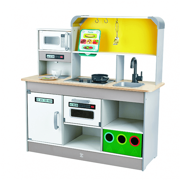 Deluxe Kitchen With Fun Fan Stove